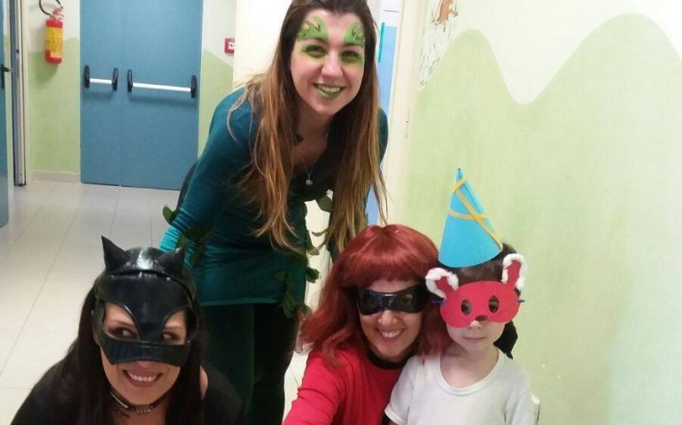 Tre supereroine per rallegrare il pomeriggio dei pazienti del reparto di pediatria di Lanusei