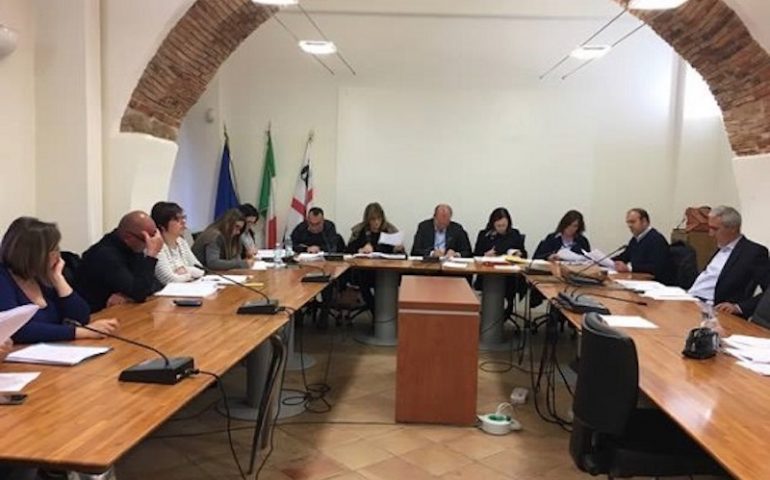 Consiglio comunale a Tortolì, approvati tutti i punti all’ordine del giorno