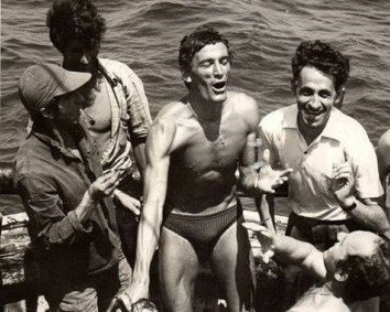 Quando Gigi Riva andava a pesca di polpi con gli amici nel golfo di Cagliari