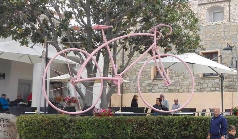 La fotonotizia. Anche Lotzorai si tinge di rosa per il Giro d’Italia