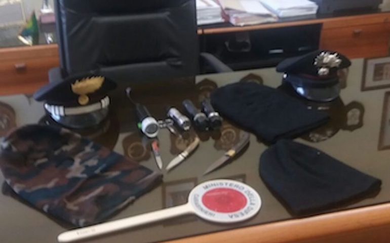 Trasportavano coltelli e passamontagna. Denunciati tre 21enni residenti a Tortolì