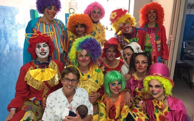 Bari Sardo e i “Pagliacci Pazzi” regalano un sorriso agli ospedalizzati di Lanusei