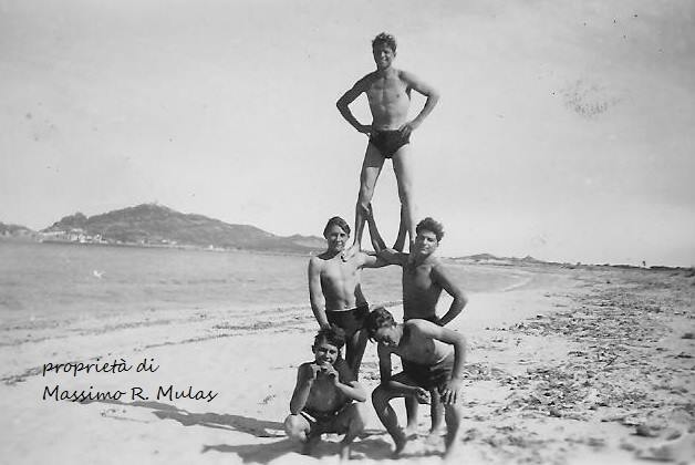 Come eravamo. Giovani tortoliesi al mare negli anni 50