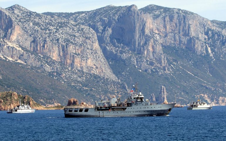 Navi Nato in partenza ( foto A.Useli)