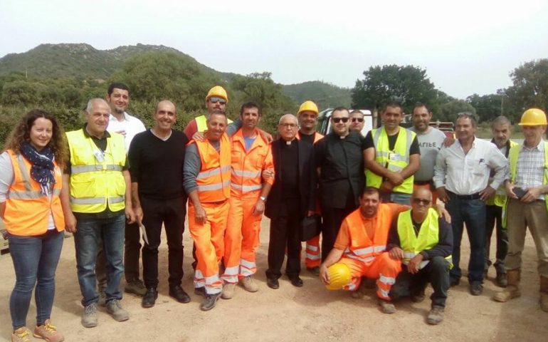 I parroci di Tortolì benedicono il nuovo cantiere della statale 125