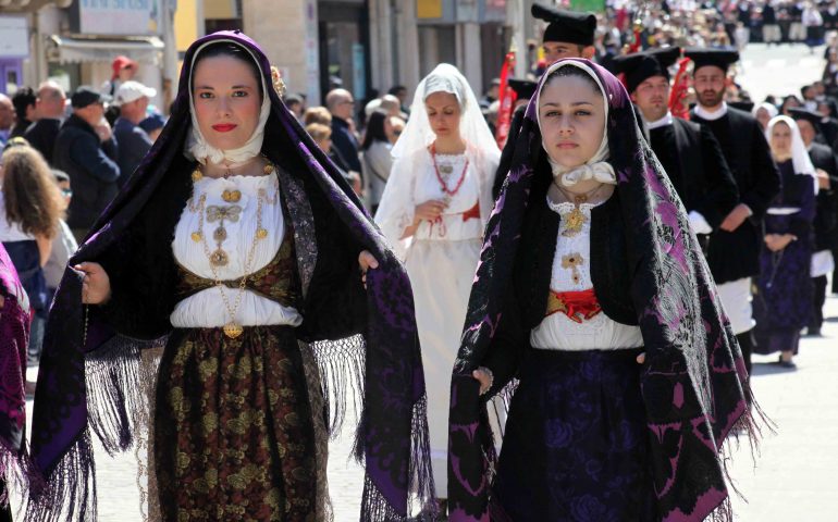 Sant’Efisio 2017: le foto dei costumi tradizionali (PHOTOGALLERY)