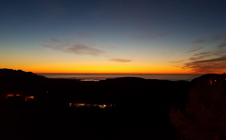 Le foto dei lettori. Sorge il sole sull’Ogliastra in uno scatto di Claudia Congiu