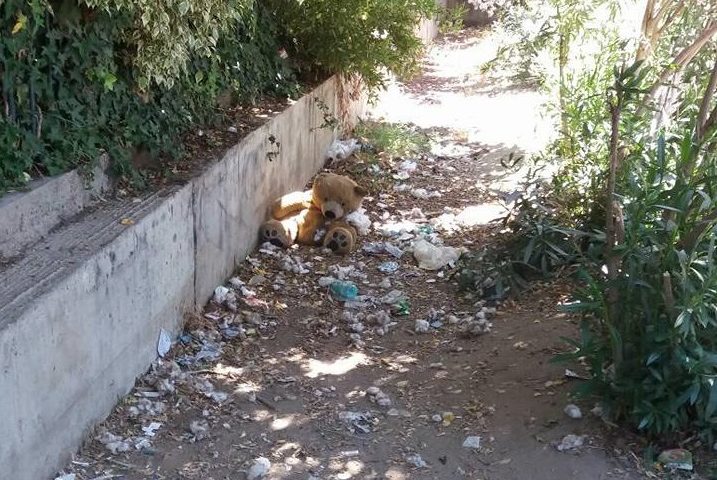 Tortolì, Piazza Rinascita ancora sommersa dai rifiuti