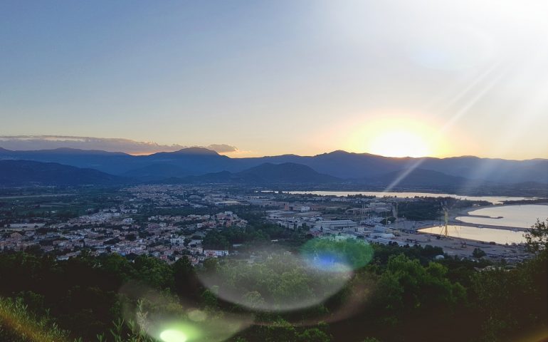 Le foto dei lettori. Dal Faro si osserva tutta la bellezza di Tortolì-Arbatax