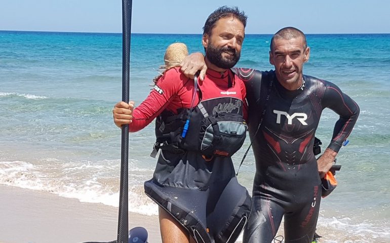Circumnavigare la Sardegna a nuoto e in kayak. L’avventura di Strano e Solla fa tappa anche a Tortolì