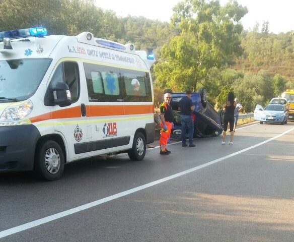 Incidente sulla strada Tortolì Ilbono, tre persone in ospedale