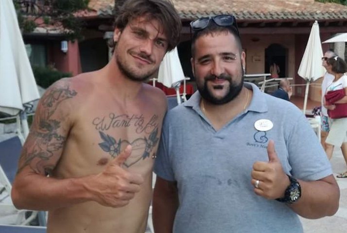 Il capitano del Cagliari Dessena in vacanza a Tortolì prima degli impegni ufficiali della stagione