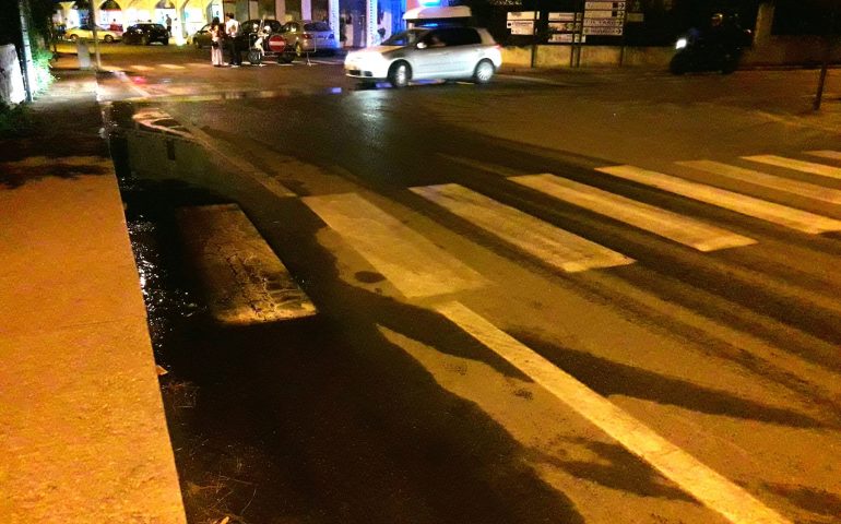 Arbatax, ancora perdite d’acqua e miasmi in via Lungomare. La rabbia di residenti e commercianti