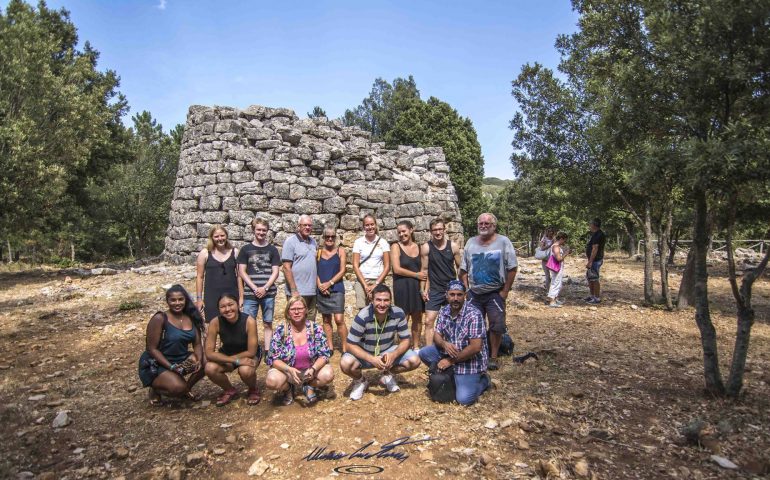 Le foto dei lettori. Turisti stranieri a spasso per i monti ogliastrini