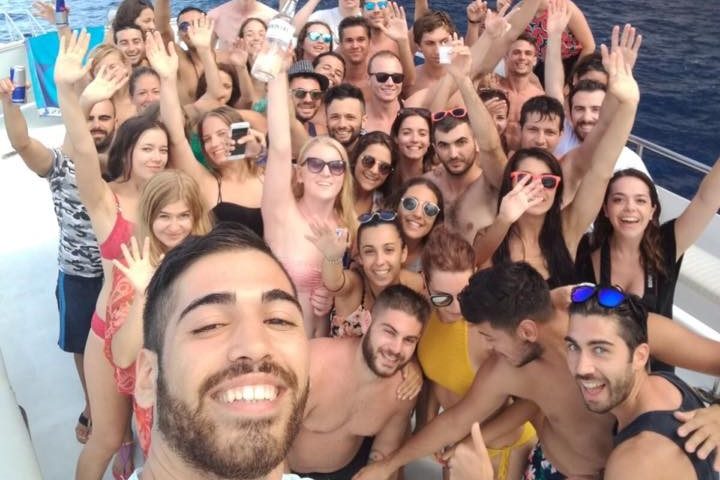 La fotonotizia. Cinquanta studenti universitari di diversi paesi europei a Baunei