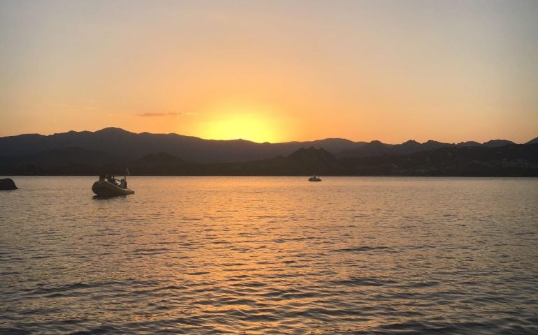 Le foto dei lettori. Uno spettacolare tramonto all’Isolotto d’Ogliastra