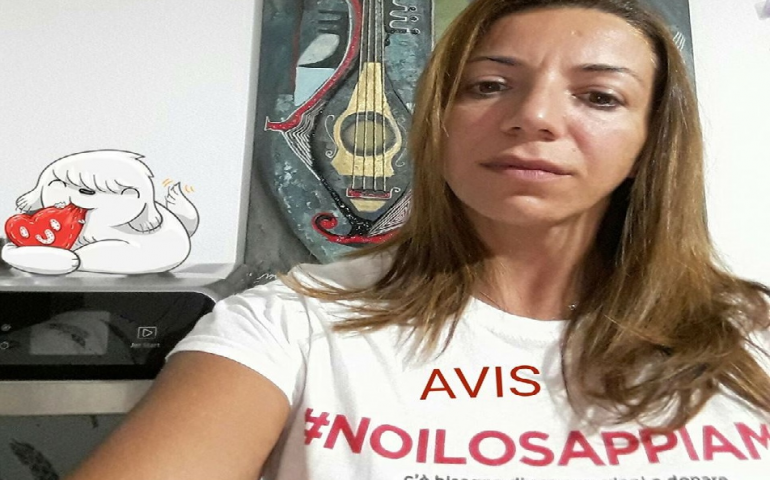 Il selfie del sindaco di Elini, Rosalba Deiana: un appello alla donazione del sangue