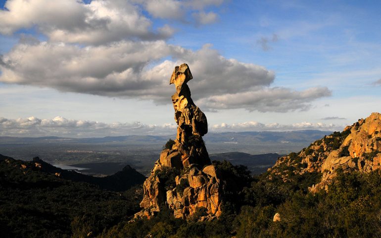 Leggende Sarde. “Sa Crabarissa”, la fanciulla di pietra guardiana di Austis