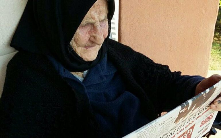 Villagrande, il racconto di zia Giacobba, 105 anni e una grande passione per la lettura