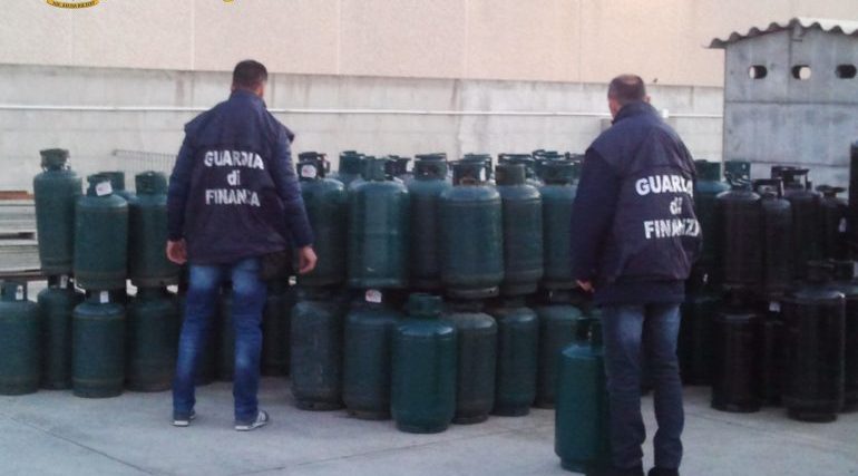 Nuorese, sequestrate oltre un centinaio di bombole GPL non a norma a elevato rischio: due denunciati