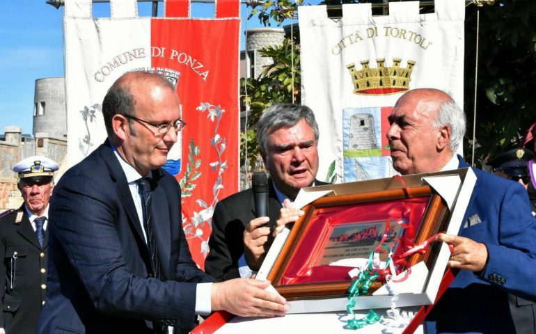 Arbatax accoglie i fratelli ponzesi, grande festa nel borgo marinaro