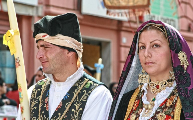 Folklore, magia e tradizione: il bottone sardo, gioiello simbolo di fertilità ed eccellenza dell’ artigianato made in Sardegna