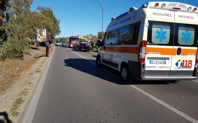Incidente stradale in viale Arbatax, due feriti trasportati all’ospedale e traffico in tilt