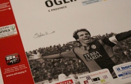 Gianfranco Zola nella copertina del nuovo elenco telefonico Nuoro-Ogliastra