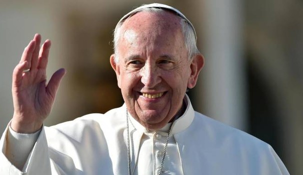Papa Francesco compie oggi 81 anni. Gli auguri e la torta speciale