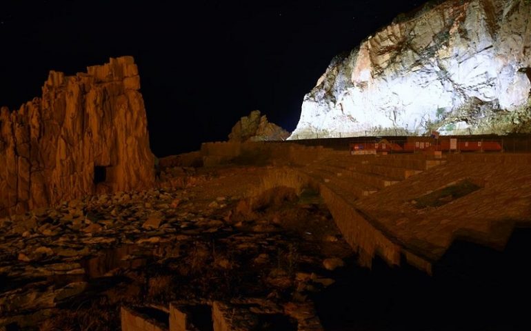 Arbatax, accesi ufficialmente oggi i fari che illuminano il piazzale Rocce Rosse