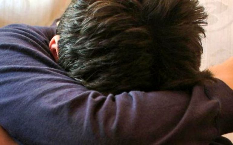 In famiglia era “lo zio”: l’uomo è stato arrestato per violenza sessuale nei confronti di un ragazzino di 13 anni