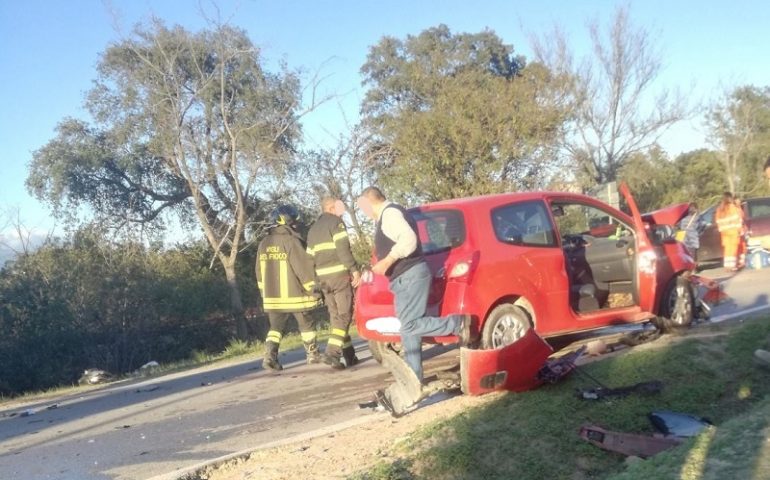 Tortolì, incidente stradale in viale Arbatax, ferita trasportata all’ospedale