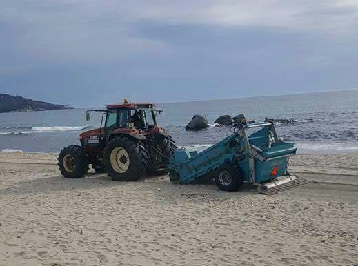 Tortolì, la pulizia delle spiagge si fa in anticipo. Cattari: “In vista delle festività pasquali e dei primi turisti”