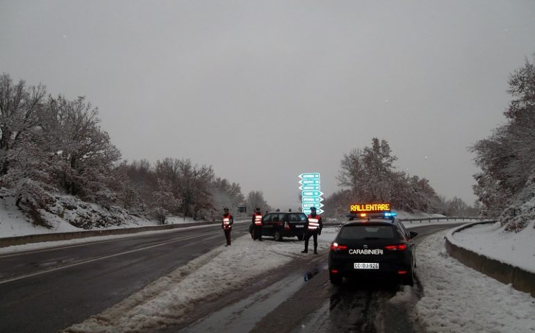 Neve nella SS 389 Nuoro – Lanusei e Carabinieri in azione in tutto il nuorese in aiuto degli automobilisti