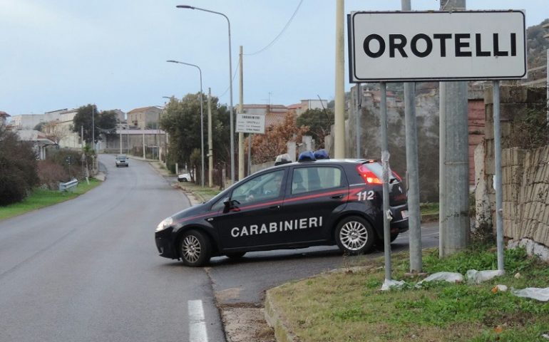 Orotelli, divampa incendio in un’abitazione, nessun ferito