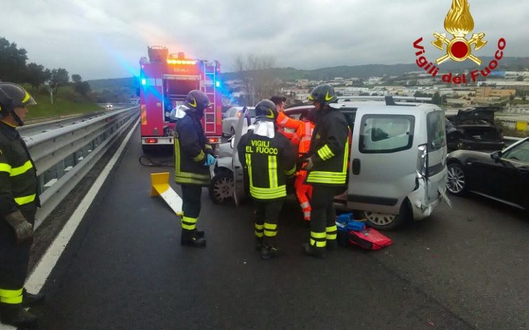 Incidente stradale sulla SS131 DCN,  ferite due persone