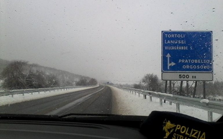 Neve sulla SS 389var Nuoro-Lanusei bivio Pratobello