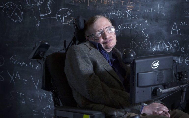 È morto Stephen Hawking, il fisico che studiò le origini dell’Universo