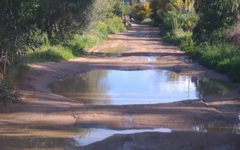 Tortolì, strade trincea a San Gemiliano. I residenti: “Ostaggi a casa nostra”