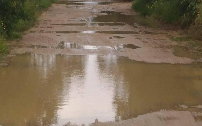 Strade allagate e quasi inagibili a San Gemiliano. Soliti disagi per i residenti