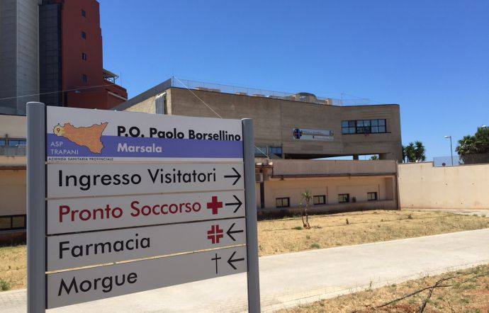 Tragedia in Sicilia. Bambino di 18 mesi muore strangolato mentre gioca con la borsa della mamma