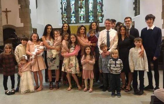 “Aspettiamo il nostro 21esimo figlio!”: l’annuncio di una famiglia inglese