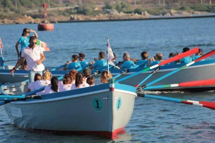 Primo palio remiero Ogliastra in voga. Arbatax e Santa Maria Navarrese ricordano Paolo Mucelli