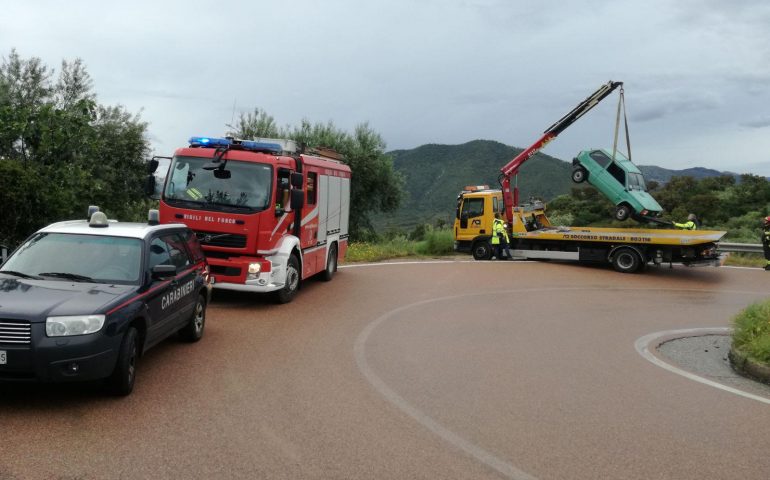 Ilbono, incidente stradale causato dalla pioggia