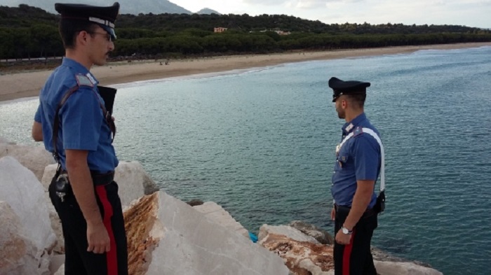 Sorpresi a rubare arselle in uno stagno, denunciate per furto due persone . Succede a Orosei