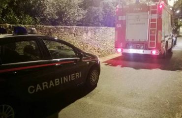Carabinieri e Vigili del fuoco, Villagrande, incendio auto