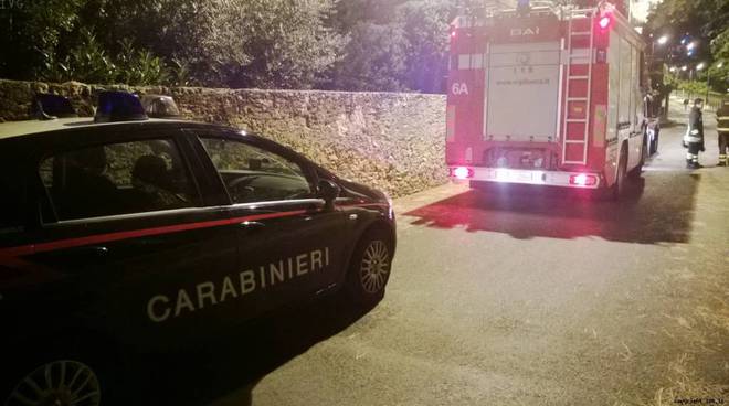 Carabinieri e Vigili del fuoco, Villagrande, incendio auto