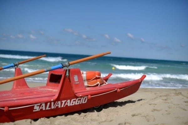 Tortolì, spiaggia di Orrì, tre bagnanti in difficoltà salvati da quattro giovani “angeli”