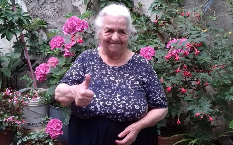(FOTO) Villagrande, la 93enne zia Maria Lepori racconta la sua vita tra famiglia, lavoro e sane abitudini