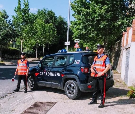 carabinieri lite in famiglia cc